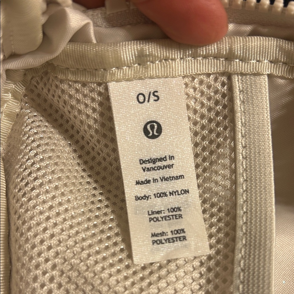 Lululemon Athletica Cream Crossbody Bag - Picture 4 of 4